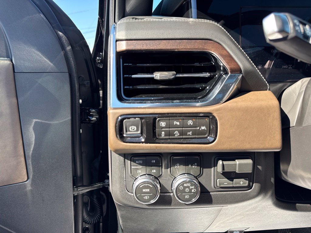 New 2026 GMC Yukon Denali Ultimate AWD/4WD image 14