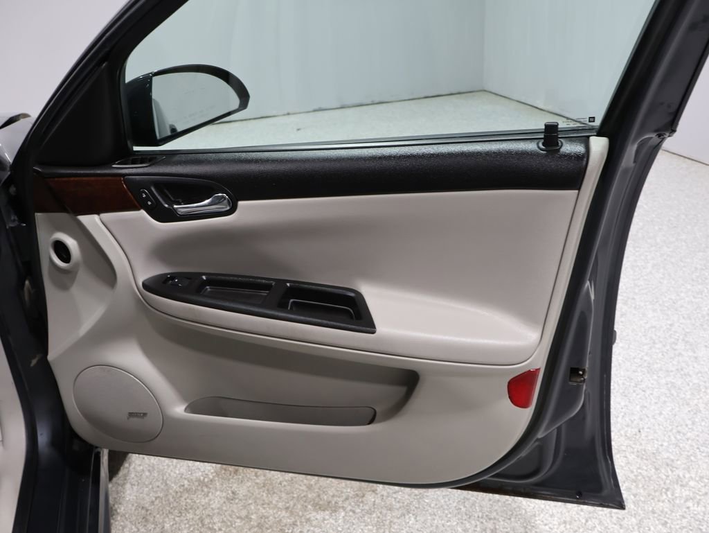 Used 2010 Chevrolet Impala LT w/ Luxury Edition Package image 26