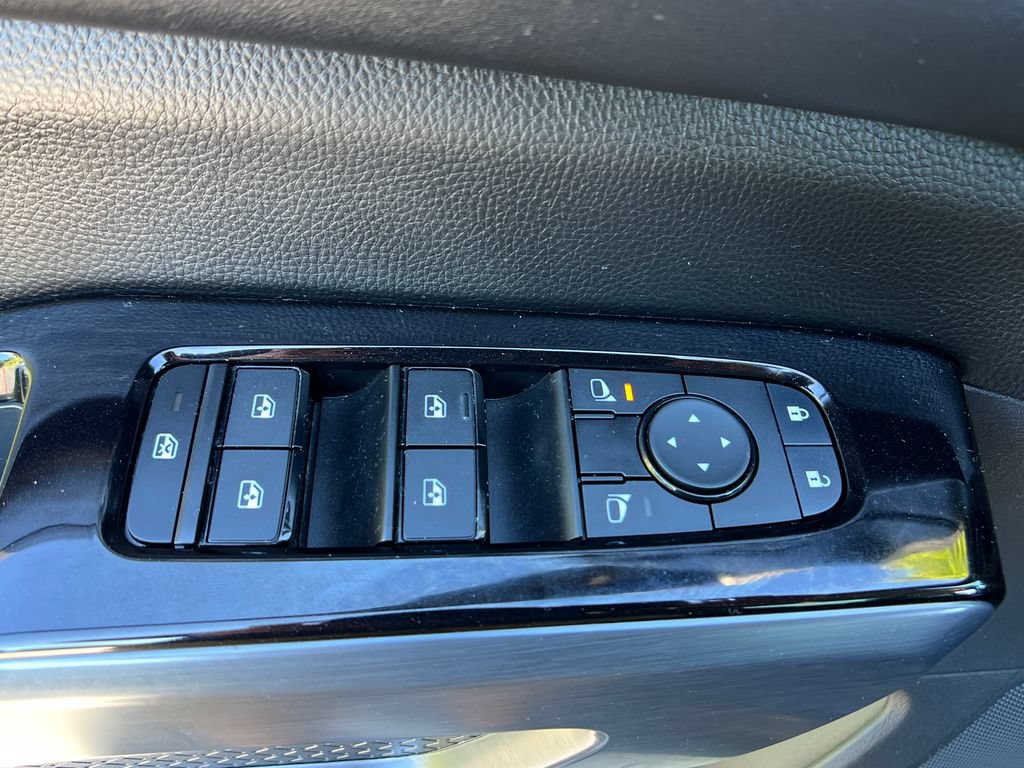 Used 2024 Nissan Pathfinder SL AWD/4WD image 12