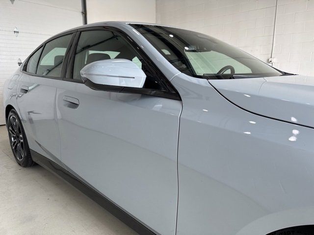 Used 2024 BMW 540i xDrive w/ M Sport Package image 5