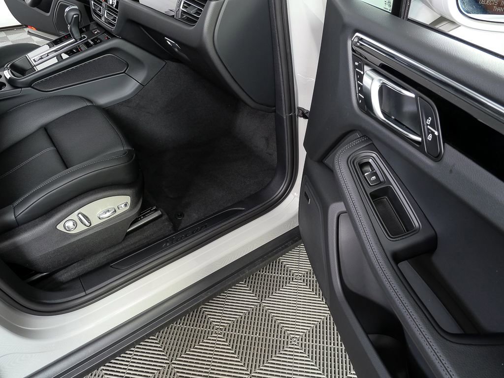 New 2026 Porsche Macan image 26