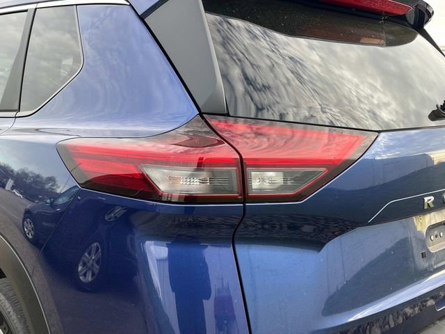 Used 2023 Nissan Rogue SV image 11