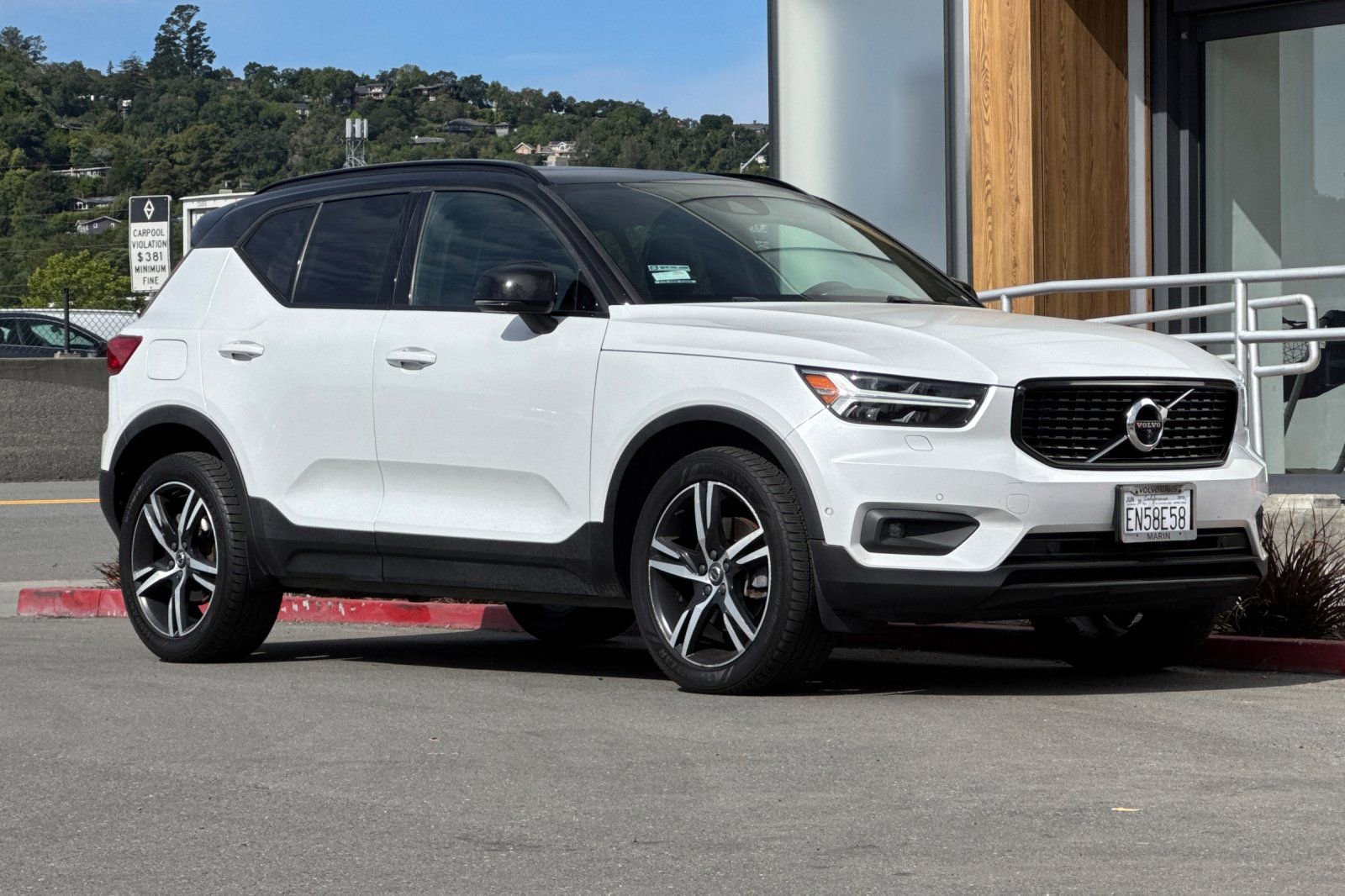Used 2019 Volvo XC40 T5 R-Design image 9