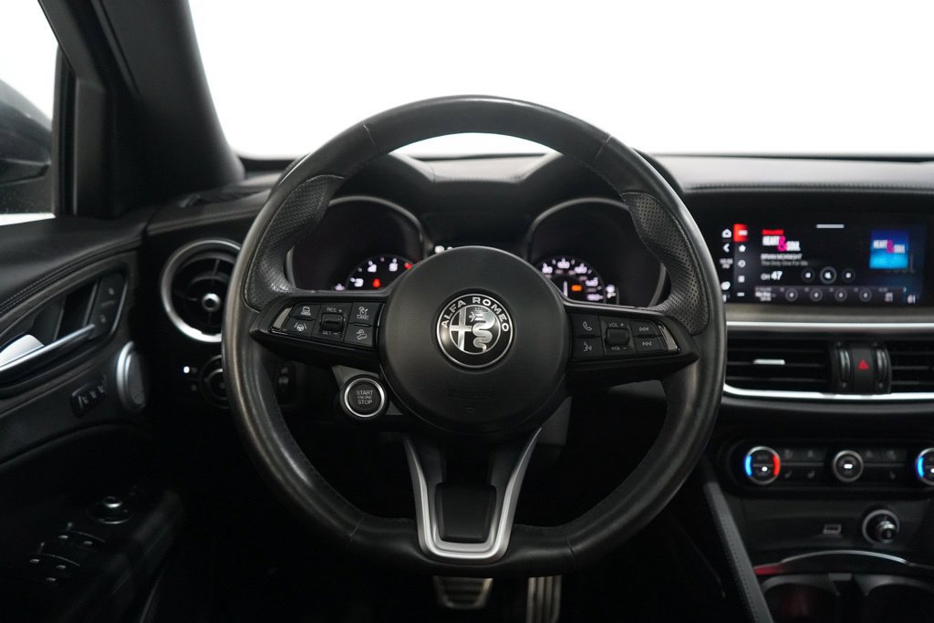 Used 2023 Alfa Romeo Stelvio Ti AWD/4WD image 14