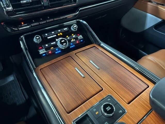 Used 2019 Lincoln Navigator L Reserve AWD/4WD image 22