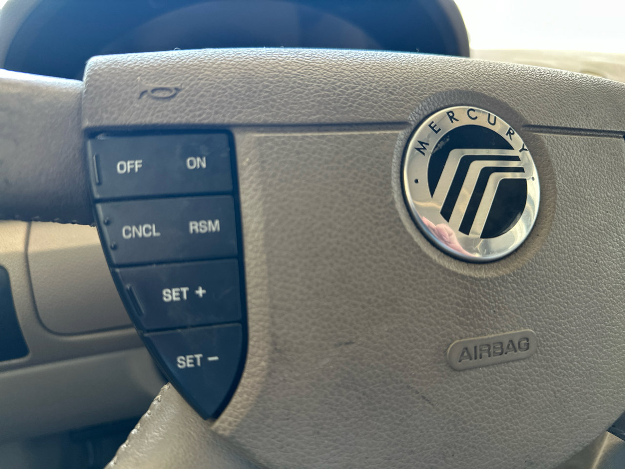 Used 2005 Mercury Montego Luxury image 40