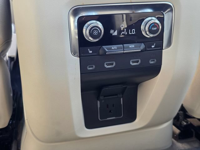 Used 2024 GMC Yukon XL Denali w/ Advanced Technology Package AWD/4WD image 38