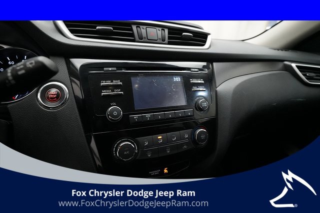 Used 2016 Nissan Rogue SV image 6