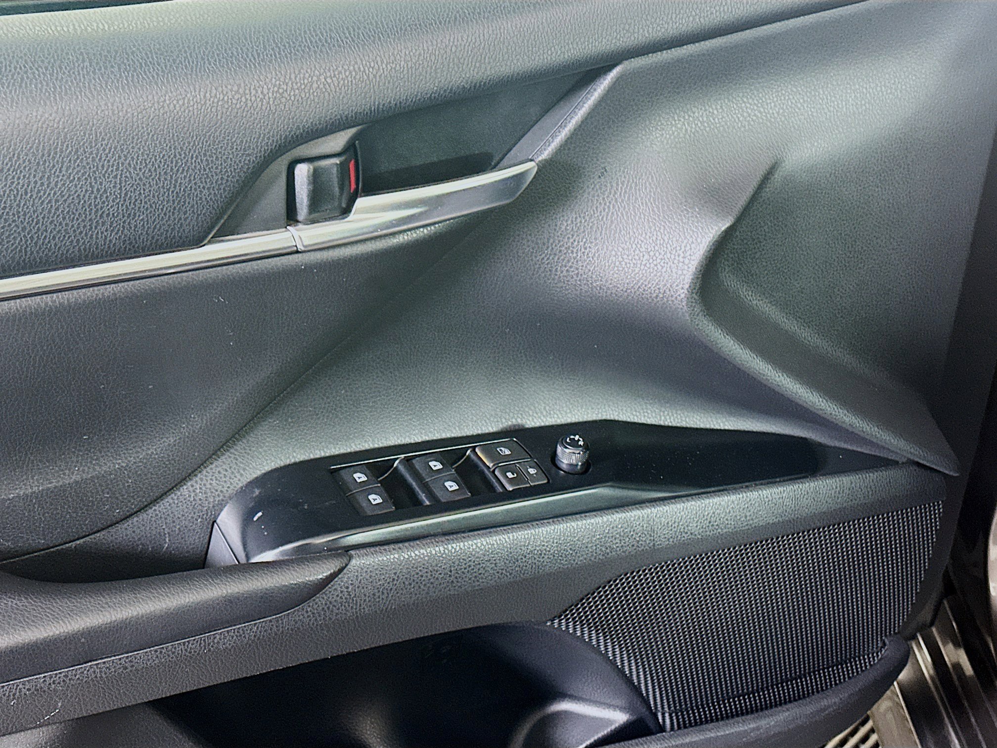 Used 2018 Toyota Camry LE image 15