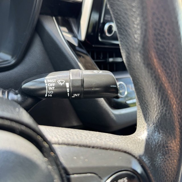 Used 2020 Toyota Corolla LE image 32