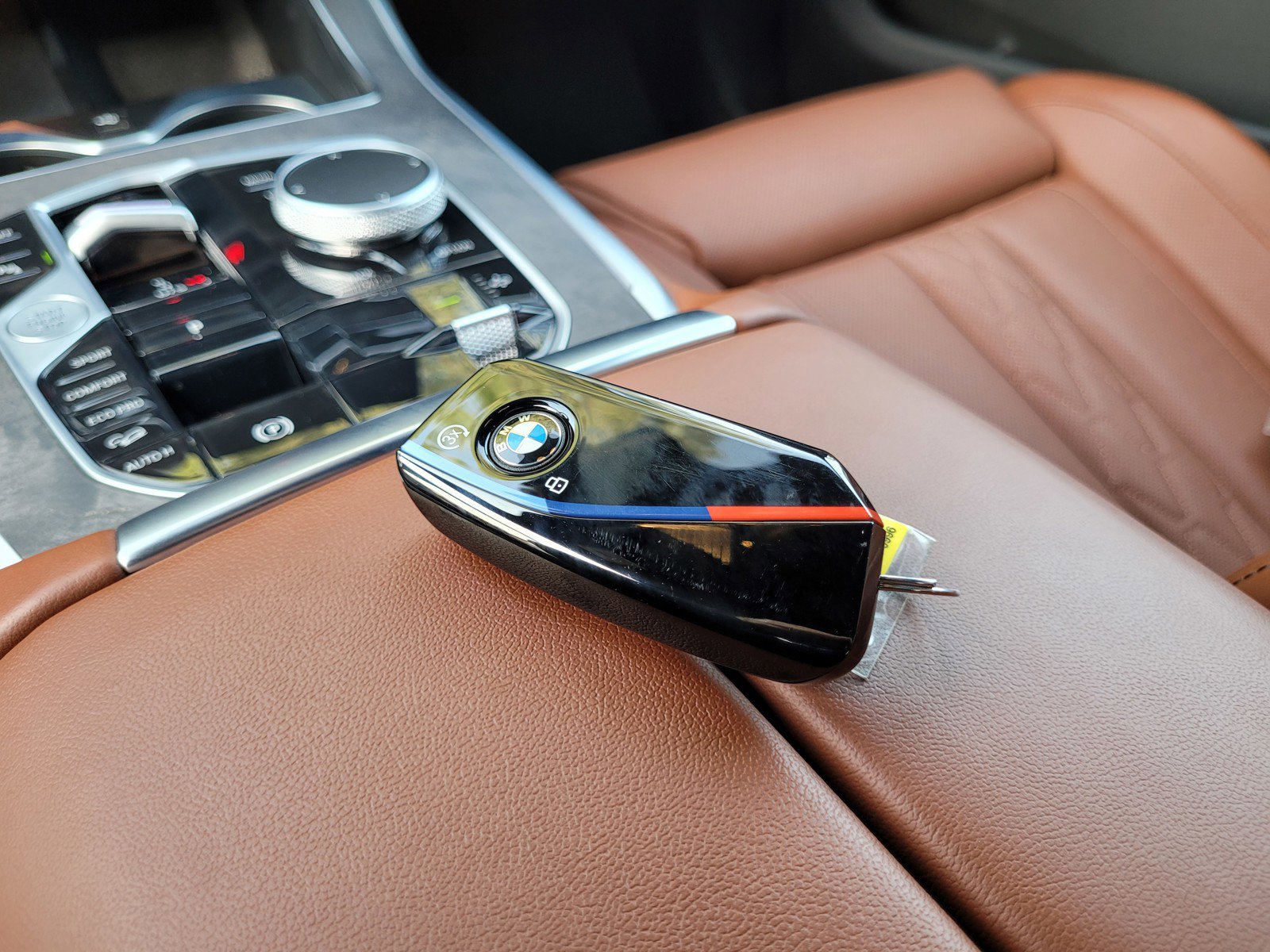 Used 2025 BMW X7 M60i w/ Climate Comfort Package image 22