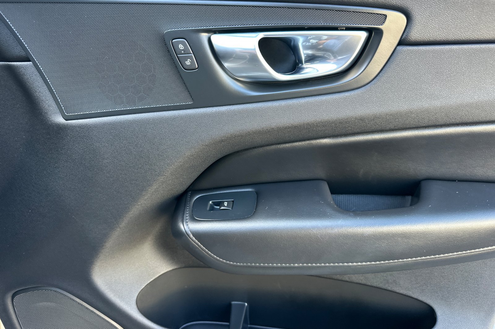 Certified 2025 Volvo XC60 B5 Core AWD/4WD image 21