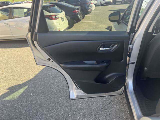 Used 2024 Nissan Rogue SV AWD/4WD image 10