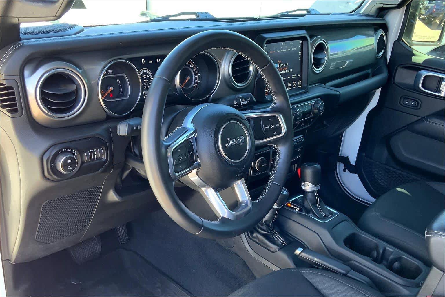 Used 2022 Jeep Gladiator Overland w/ Trailer Tow Package AWD/4WD image 18