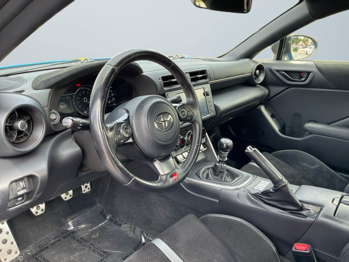 Used 2023 Toyota GR86 Premium RWD image 10
