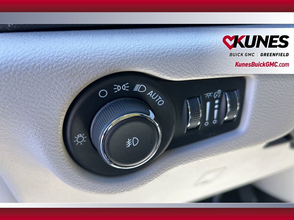 Used 2023 Chrysler Pacifica Touring-L image 20