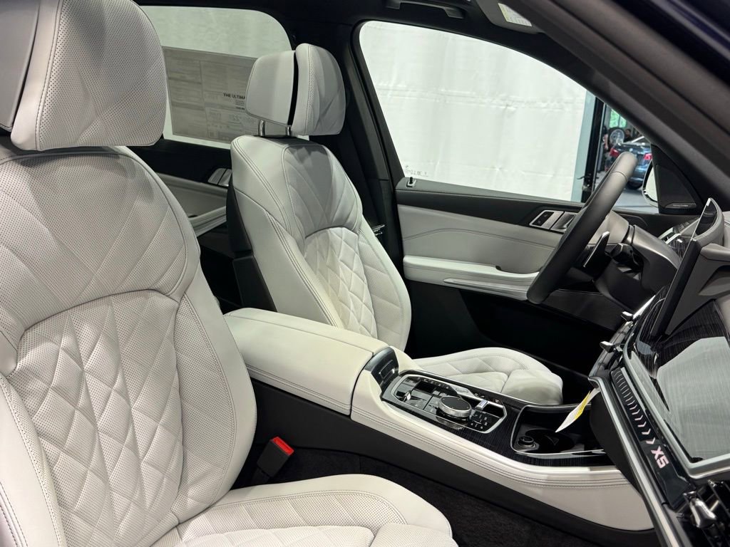 Used 2026 BMW X5 xDrive50e w/ M Sport Package image 24