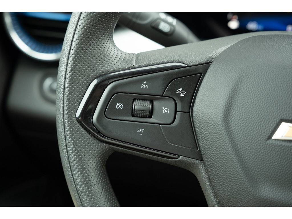 Used 2025 Chevrolet Trax LT FWD image 17