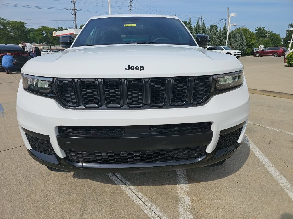 Certified 2025 Jeep Grand Cherokee L Altitude AWD/4WD image 6