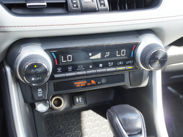 Used 2019 Toyota RAV4 XLE Premium FWD image 38