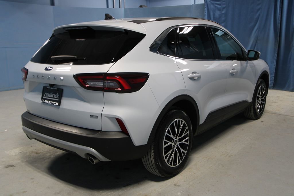 Used 2025 Ford Escape SE image 28