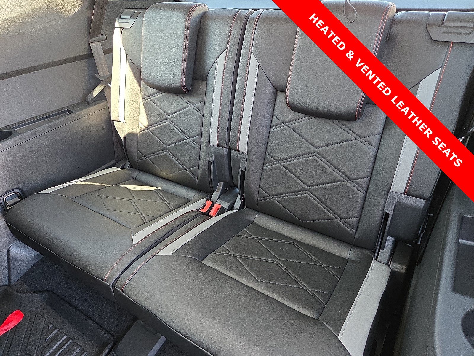 Used 2025 Volkswagen Atlas Peak Edition SE AWD/4WD image 10