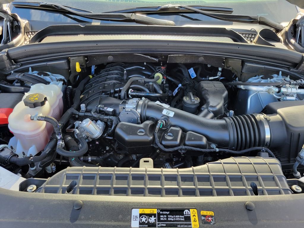 Used 2023 Jeep Grand Cherokee L Laredo image 27