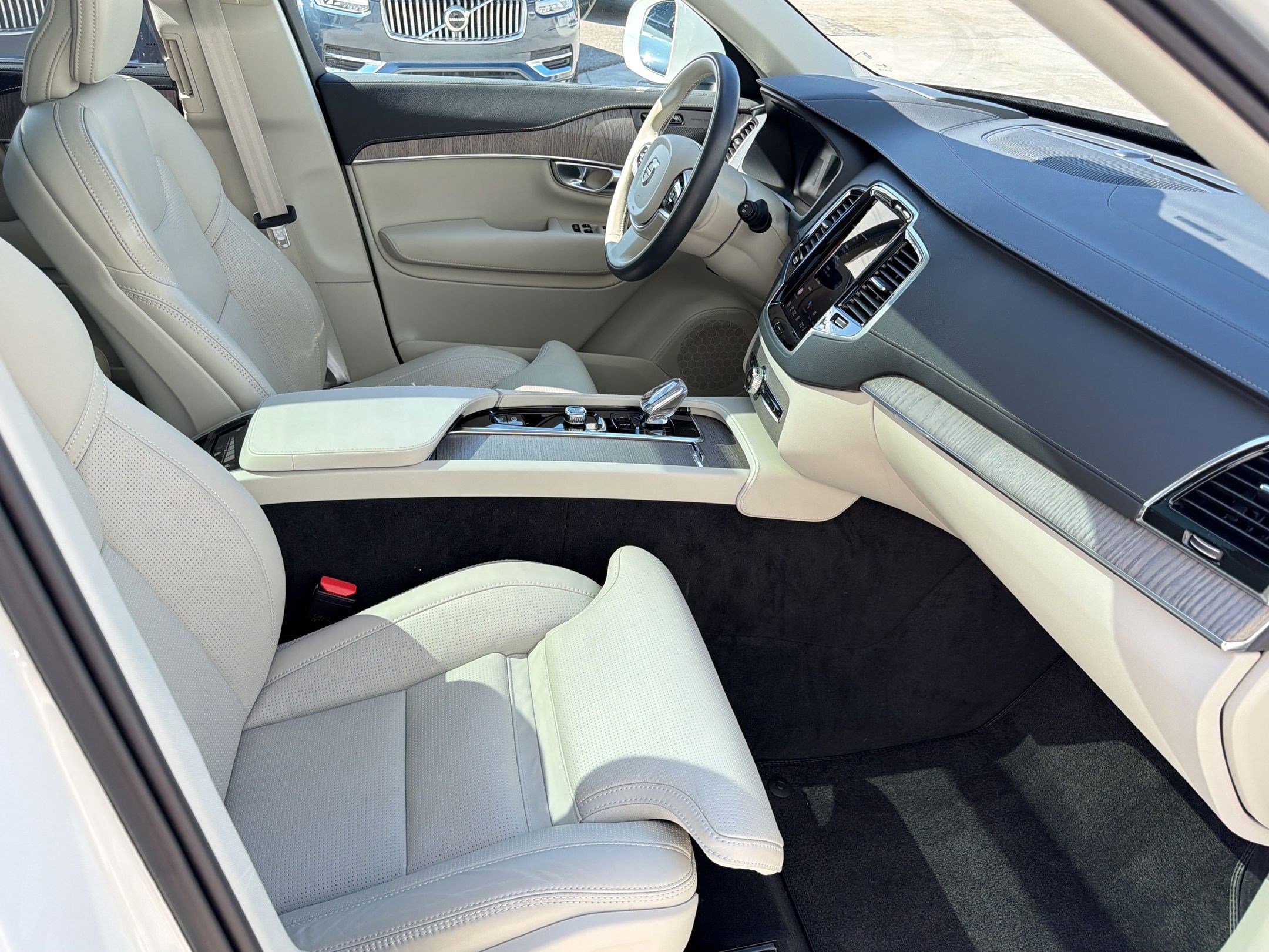 Used 2023 Volvo XC90 B6 Ultimate w/ Protection Package Premier AWD/4WD image 28