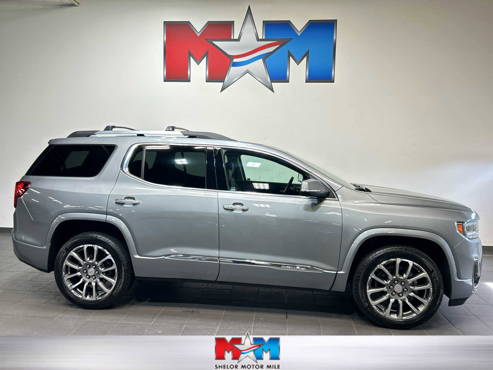 Used 2023 GMC Acadia Denali w/ Denali Ultimate Package AWD/4WD image 1