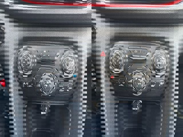 Used 2015 Dodge Dart SXT image 28