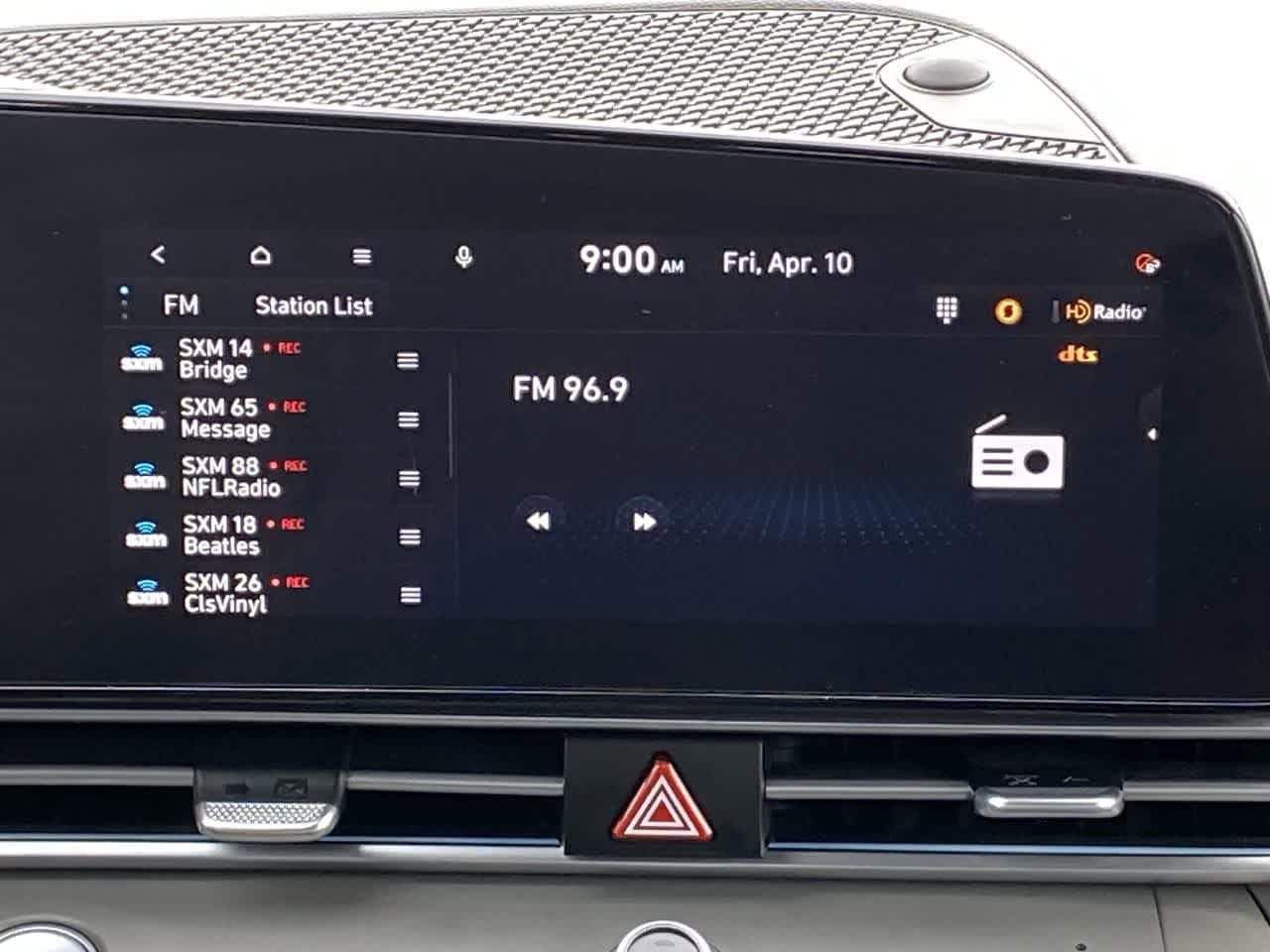 Used 2025 Hyundai Elantra SEL FWD image 16