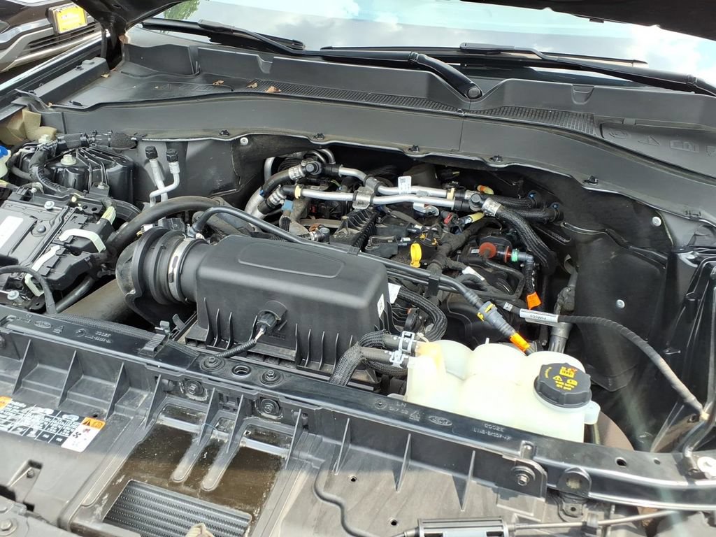 Used 2022 Ford Explorer XLT w/ Equipment Group 202A AWD/4WD image 18