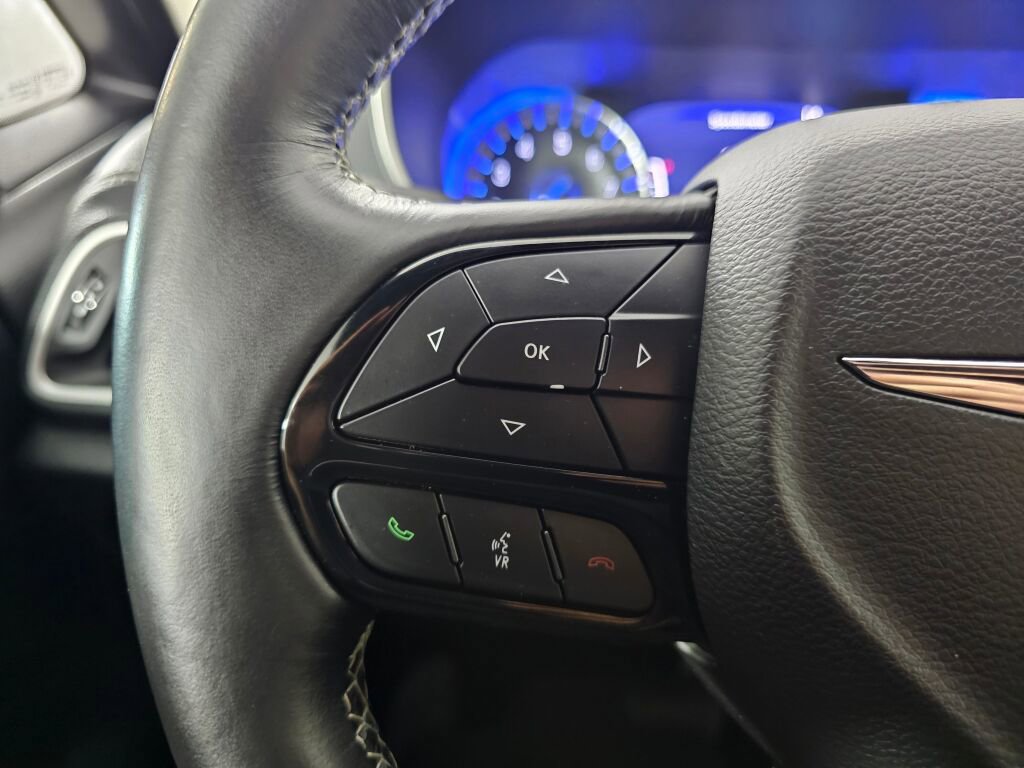 Used 2021 Chrysler Pacifica Touring-L w/ Uconnect Theater Family Group AWD/4WD image 22