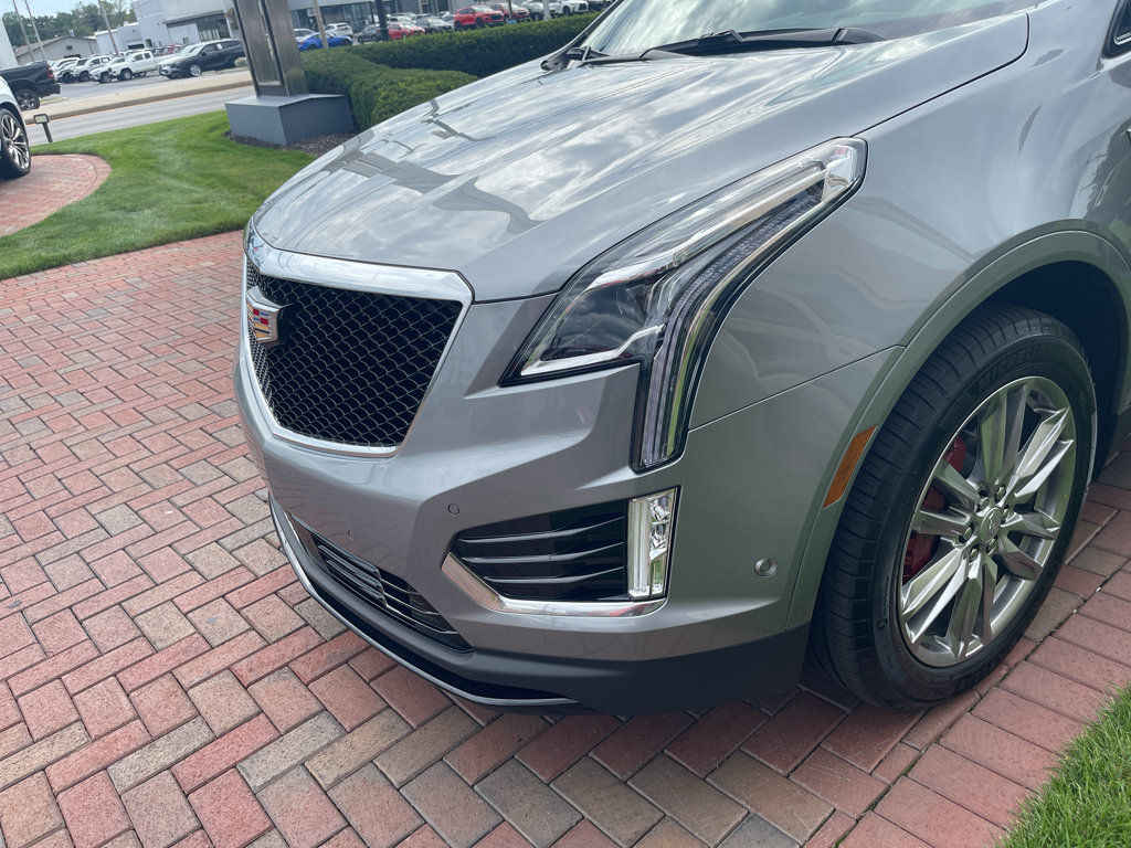 Used 2026 Cadillac XT5 Sportv w/ LPO, Floor Liner Package AWD/4WD image 2