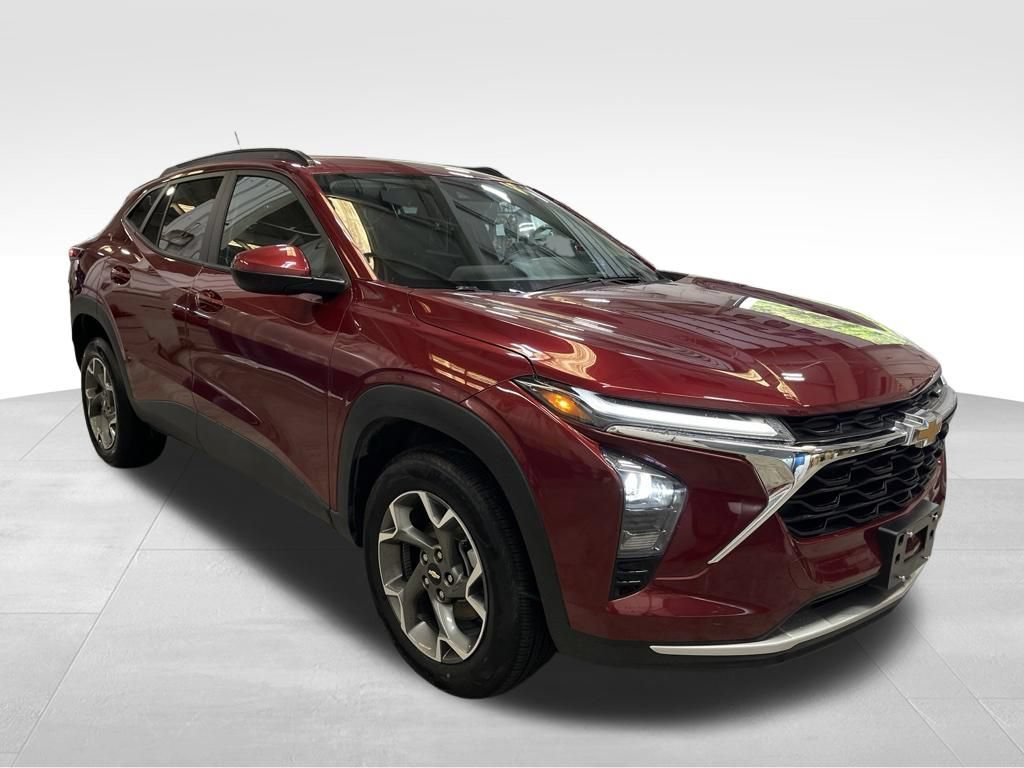 Used 2025 Chevrolet Trax LT w/ LT Convenience Package FWD image 7