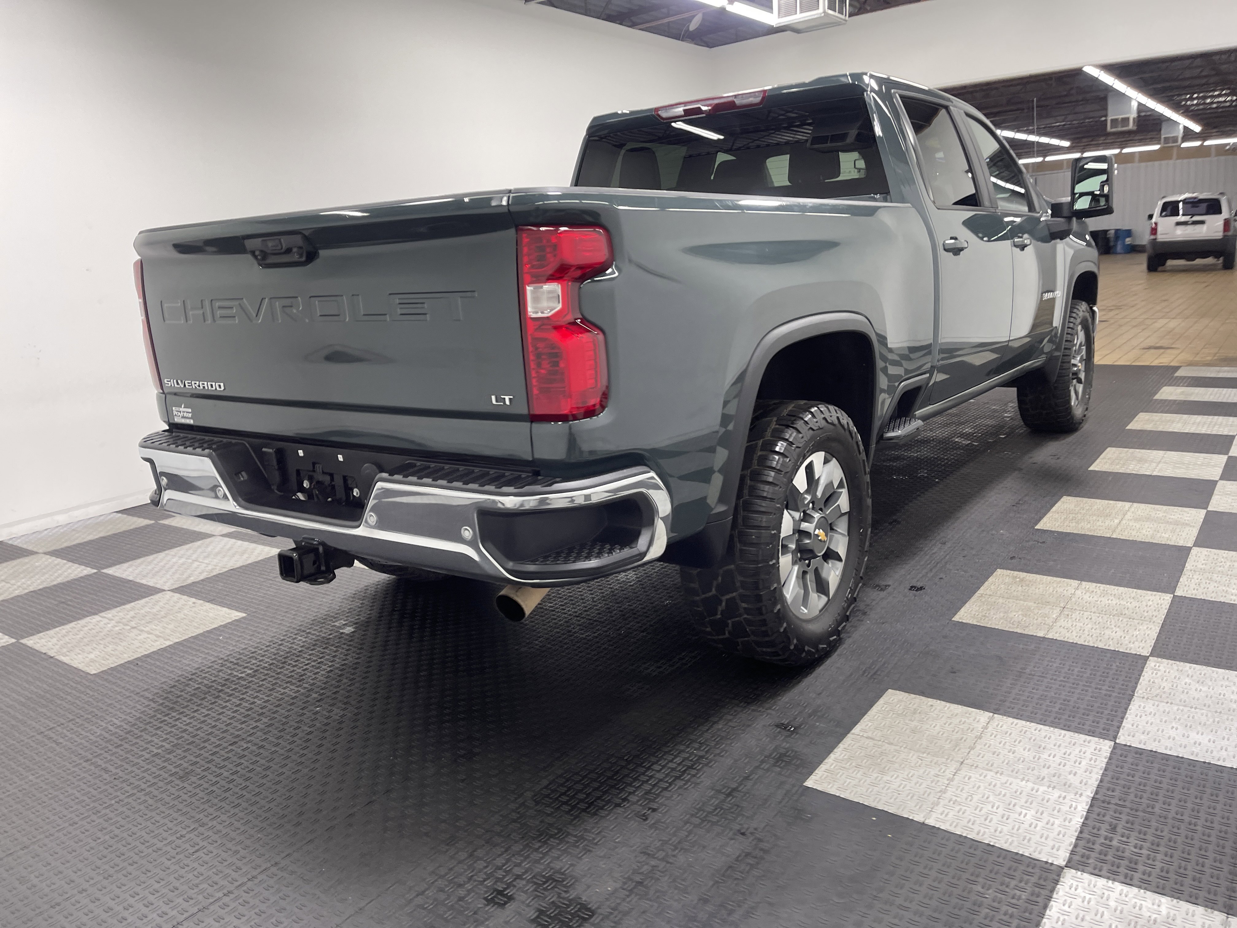 Used 2025 Chevrolet Silverado 3500 LT w/ Safety Package AWD/4WD image 5