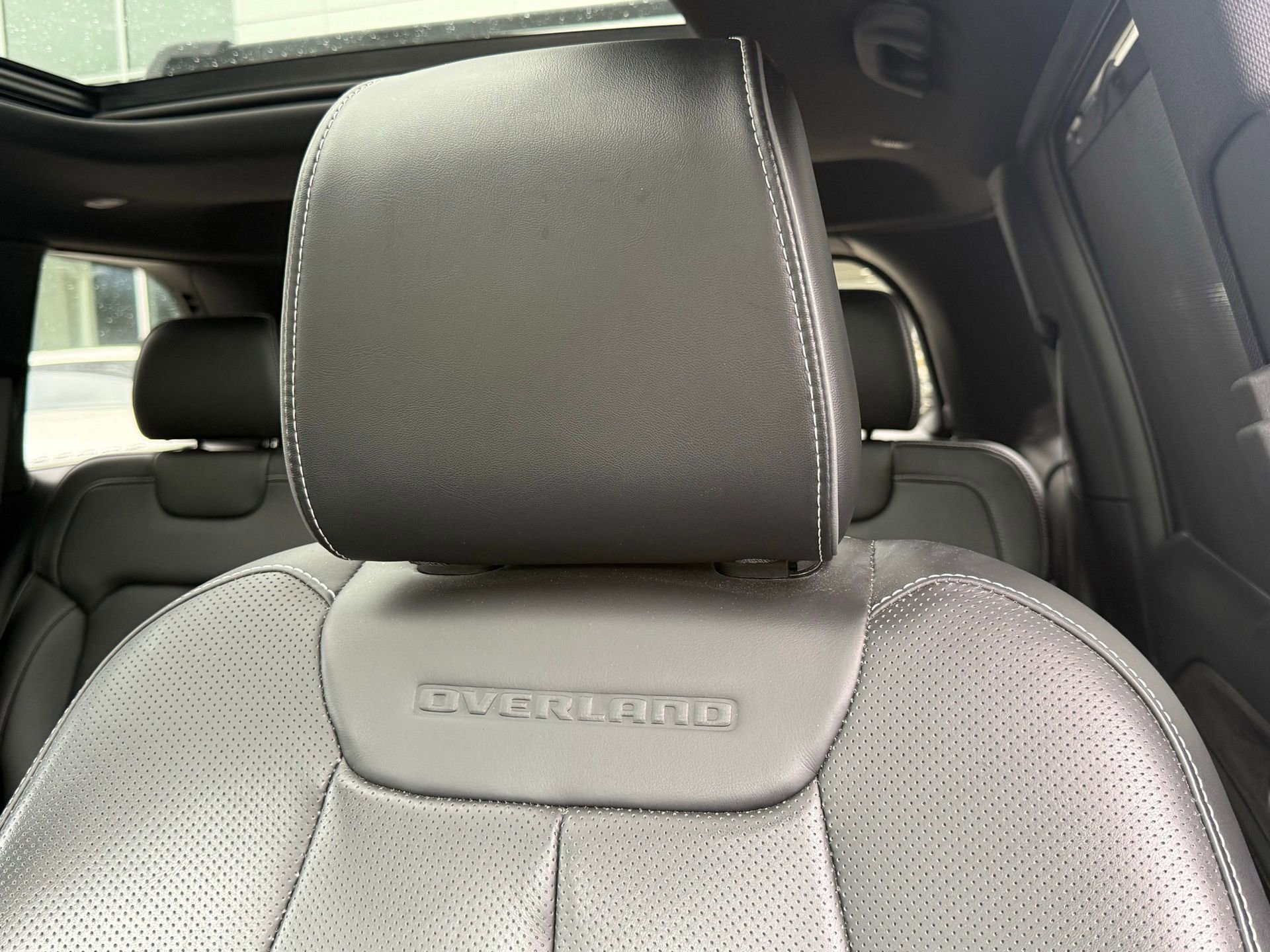 Used 2022 Jeep Grand Cherokee Overland w/ Advanced Protech Group III image 33