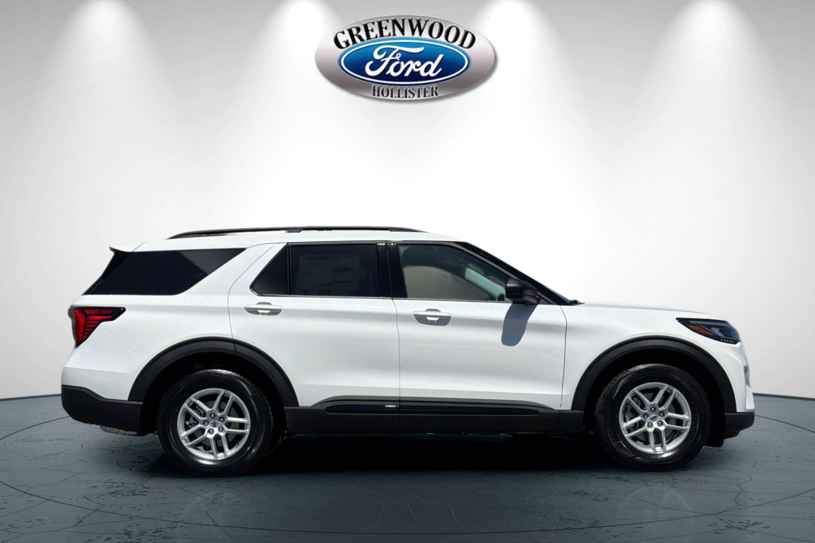 New 2026 Ford Explorer Active RWD image 3