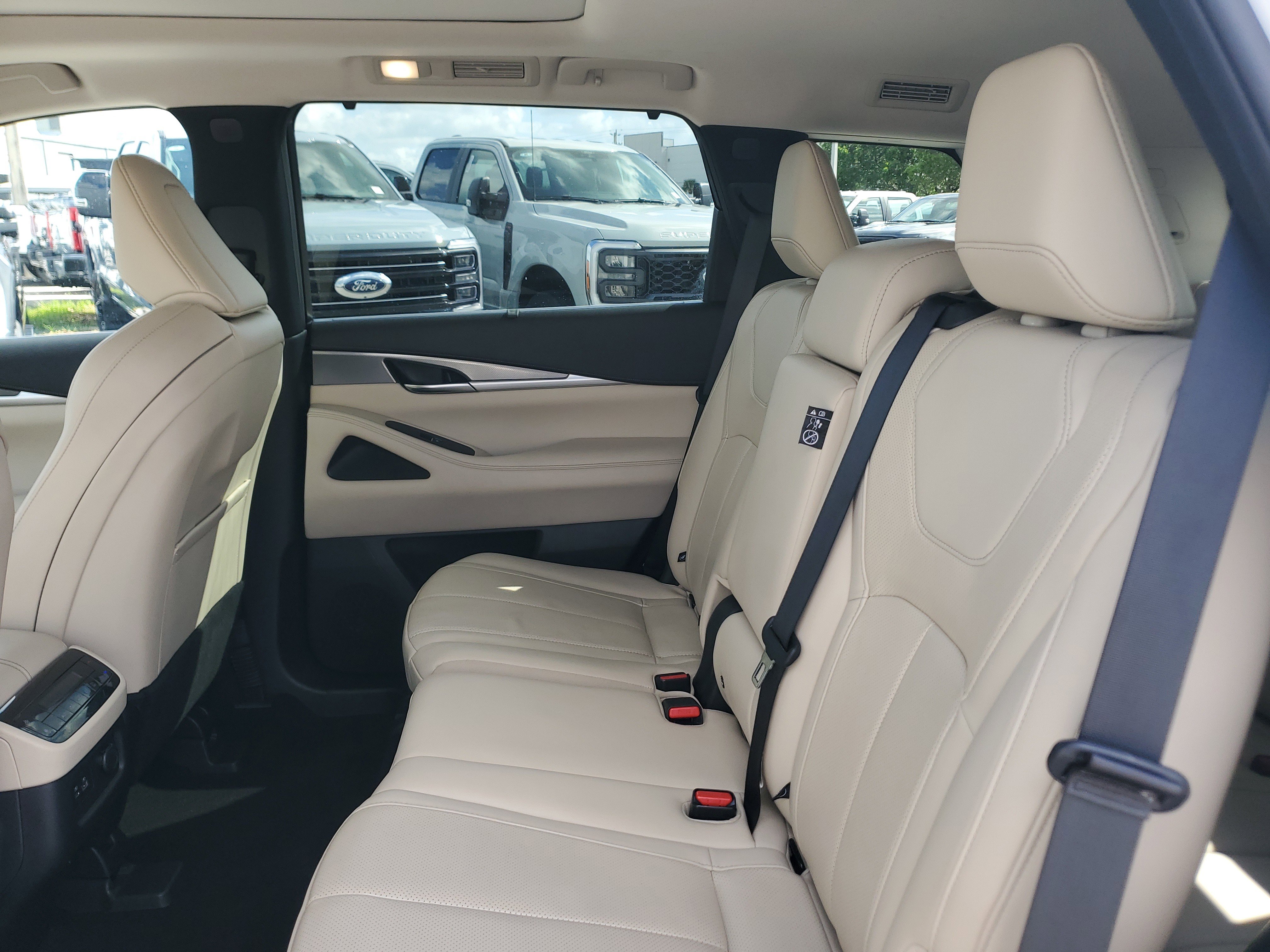 Used 2023 INFINITI QX60 Luxe AWD/4WD image 14