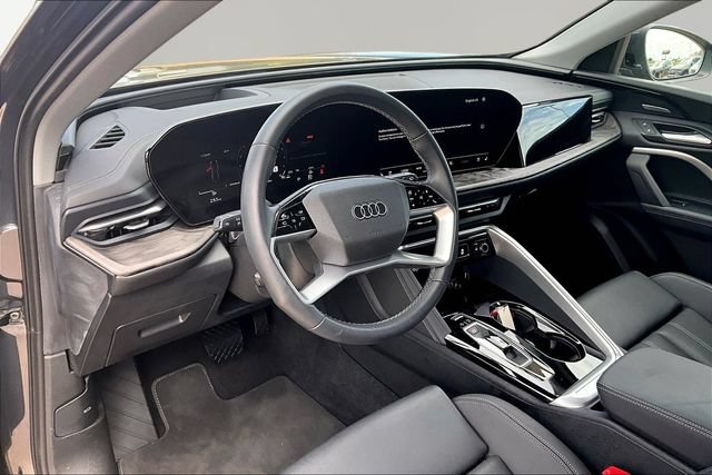 Used 2025 Audi Q5 Premium Plus w/ Premium Plus AWD/4WD image 13