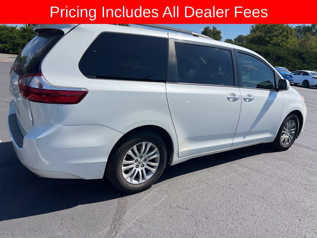 Used 2017 Toyota Sienna XLE FWD image 19