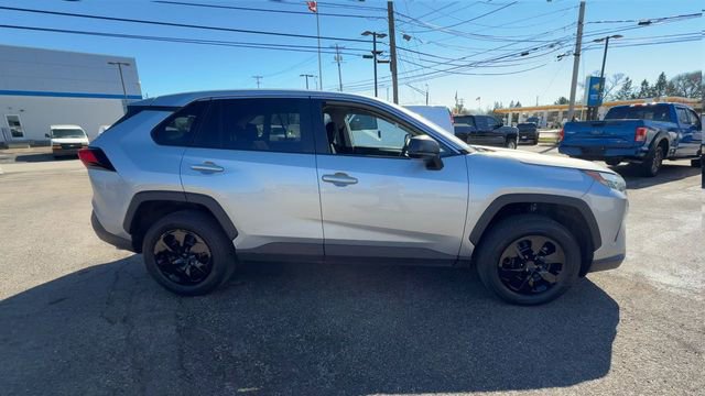 Used 2025 Toyota RAV4 LE image 9