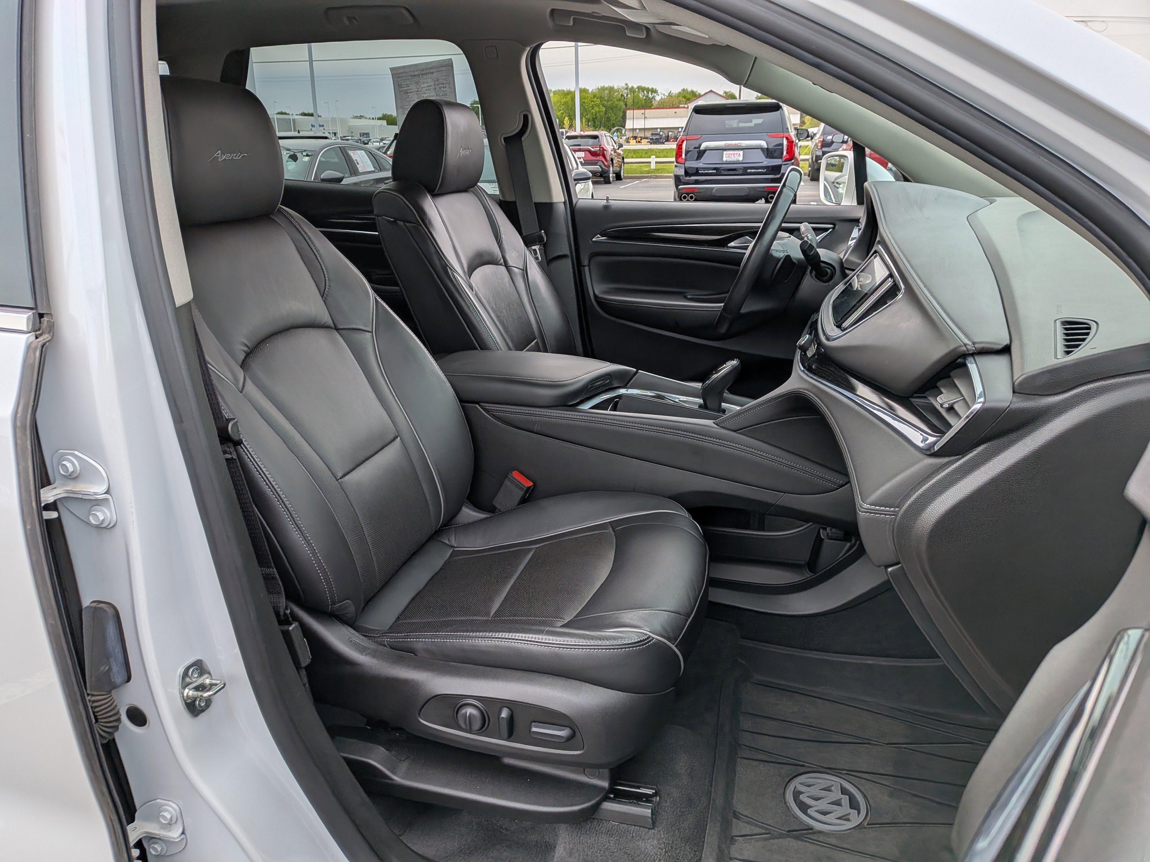 Used 2019 Buick Enclave Avenir w/ Avenir Technology Package AWD/4WD image 25