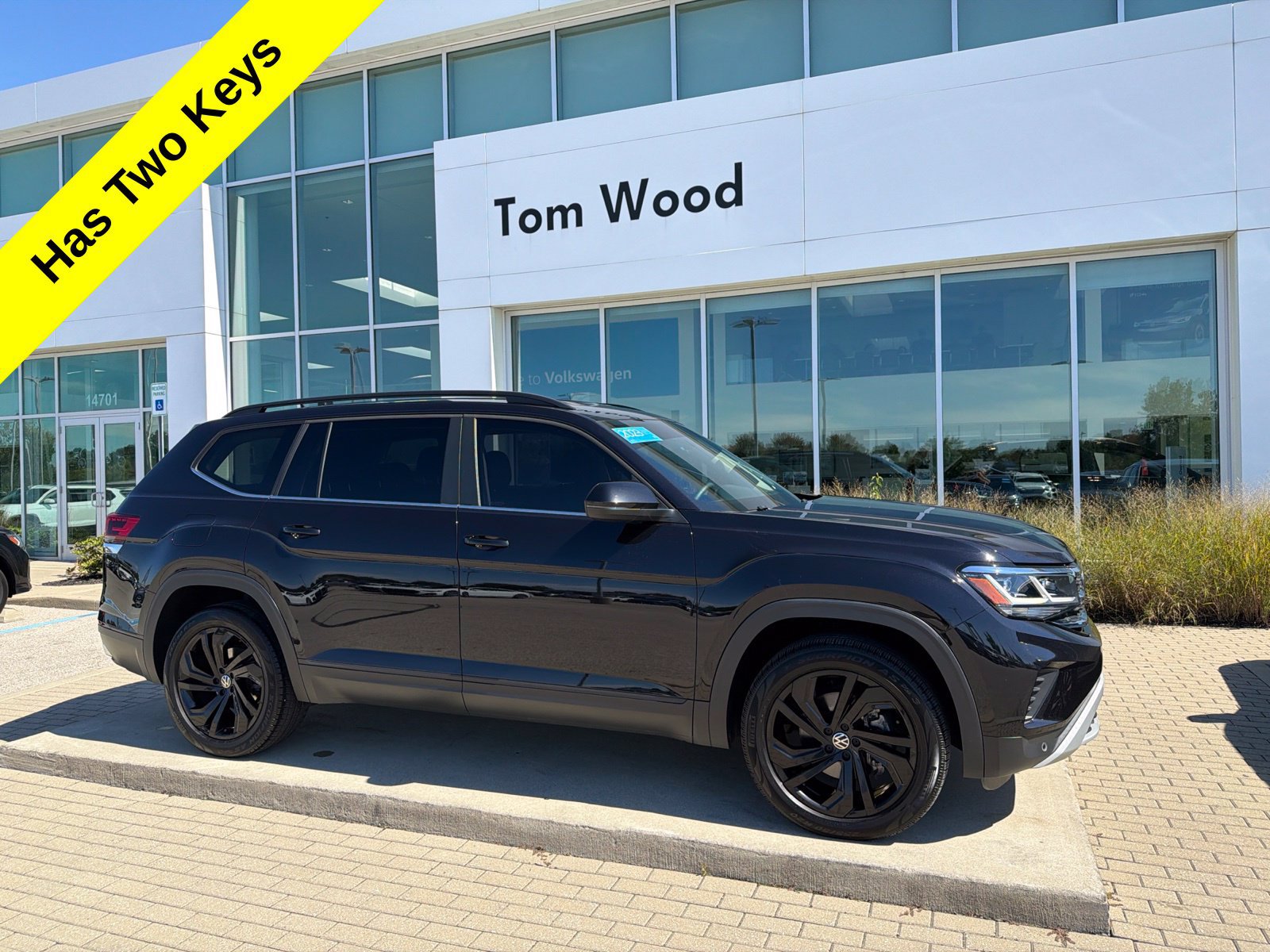 Certified 2023 Volkswagen Atlas SE AWD/4WD image 2