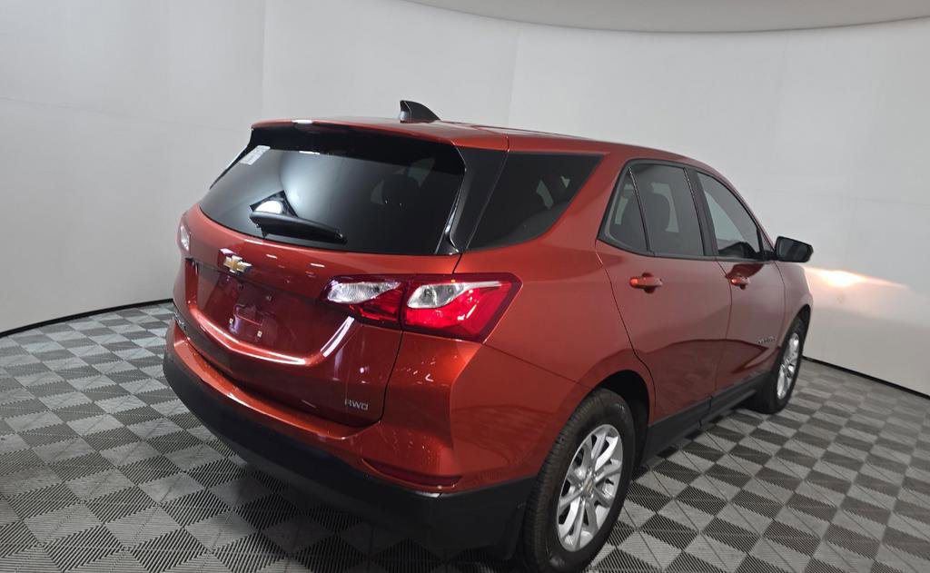 Used 2020 Chevrolet Equinox LS w/ LS Convenience Package AWD/4WD image 4