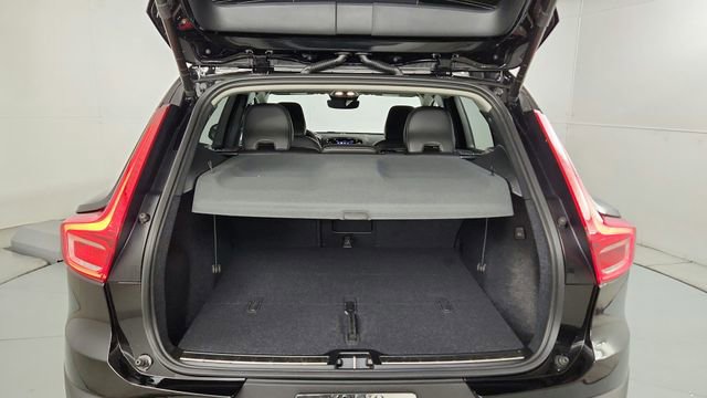 Used 2025 Volvo XC40 B5 Plus w/ Protection Package Premier AWD/4WD image 38