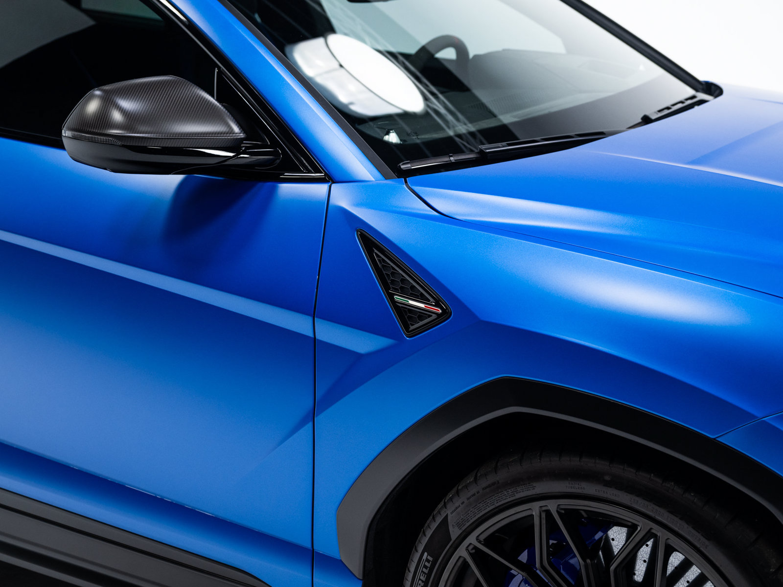 Used 2025 Lamborghini Urus SE AWD/4WD image 17