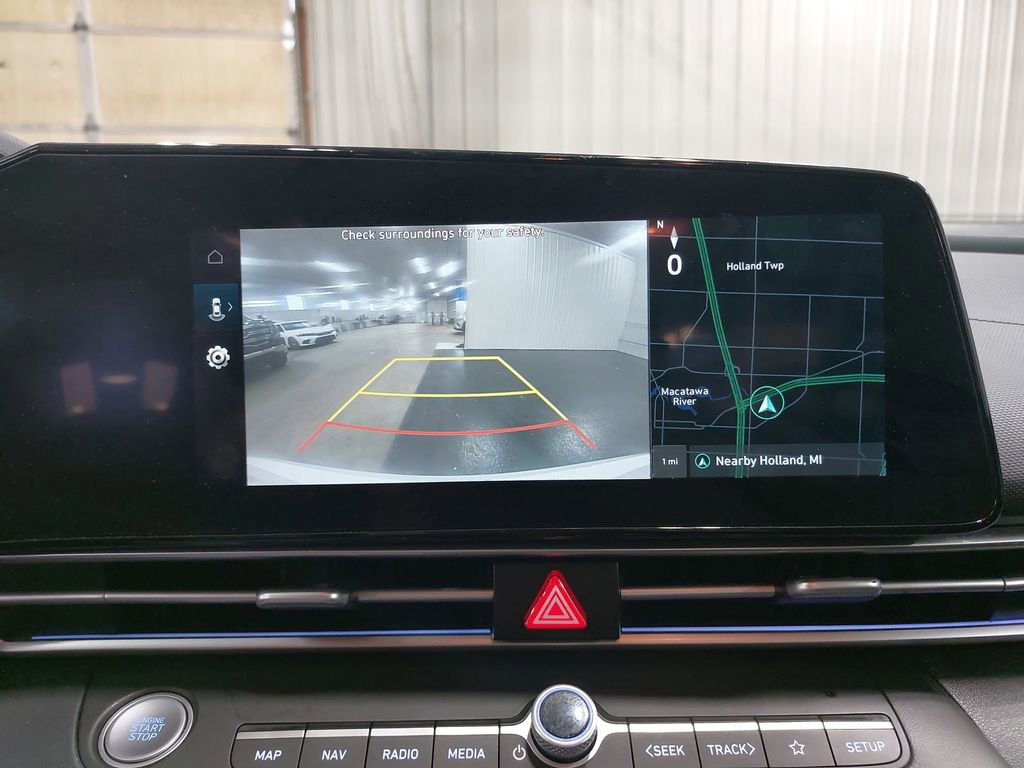 Certified 2025 Hyundai Elantra SEL image 24