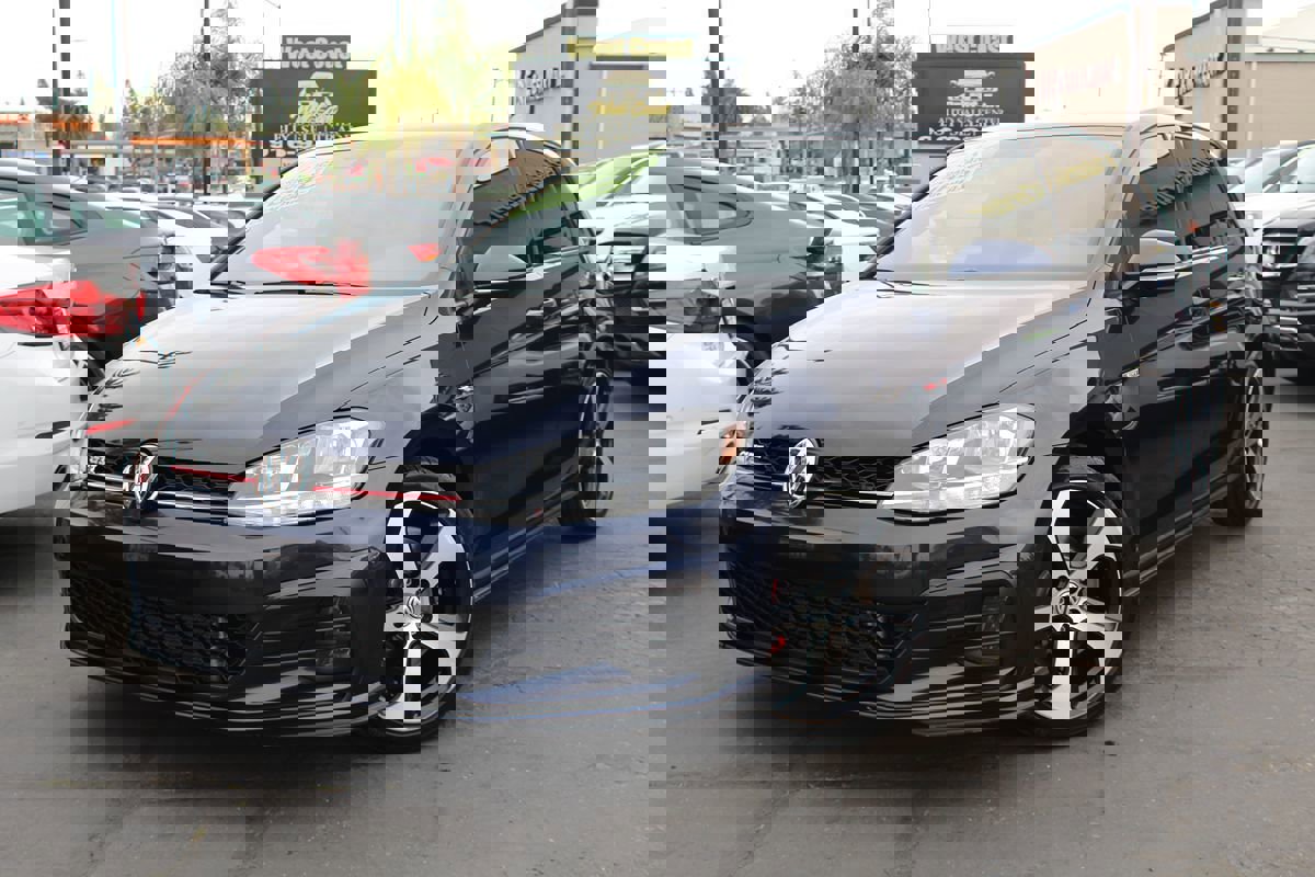 Used 2018 Volkswagen GTI S image 2