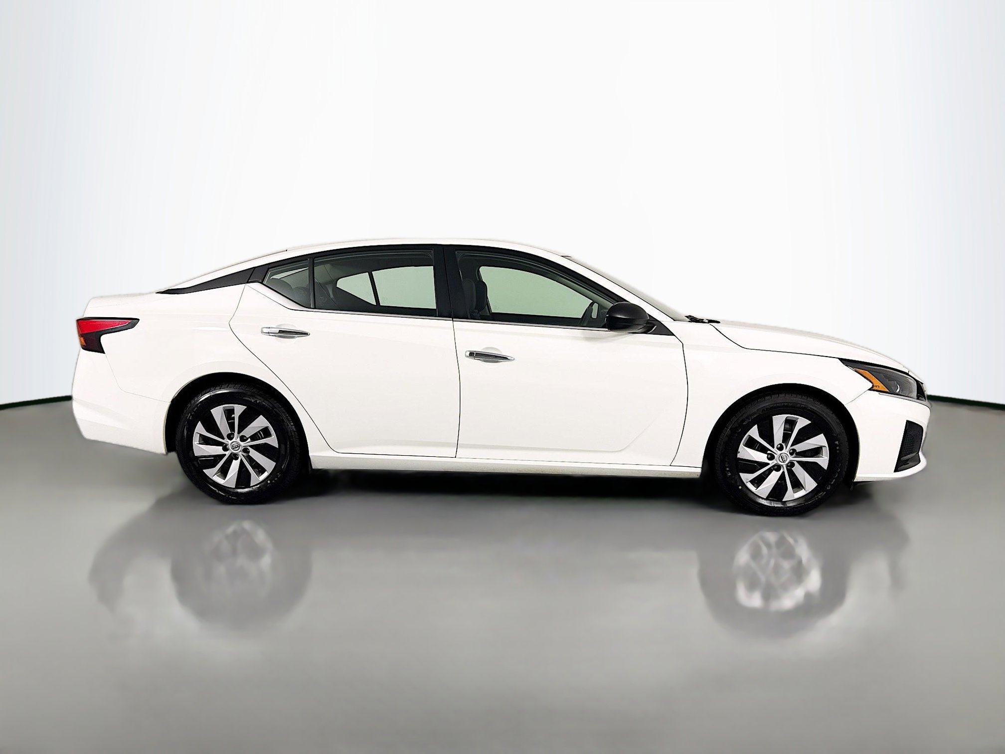 Used 2024 Nissan Altima 2.5 S image 4